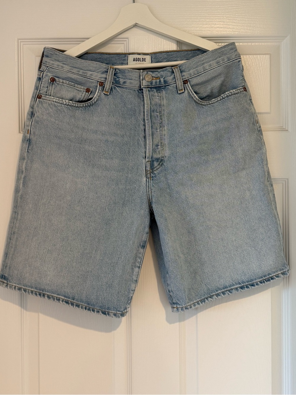 Agolde Light Wash Denim Shorts Style: RISHA  Colour: FRAGMENT, Size: 29